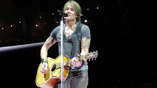 Keith Urban “Medley, Thank God I&#39;m A Country Boy, Better Life &amp; You&#39;ll Think Of Me (Acoustic) Live