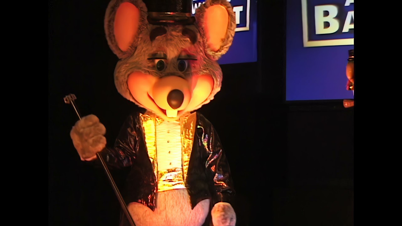 New Studio C Animatronic Reveal At GM Convention - YouTube