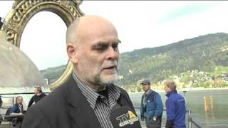 preview picture of video 'Ein Toter im Bodensee: Die Seebühne Bregenz feiert Richtfest für Andre Chenier'