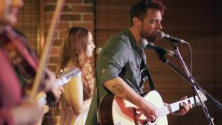 Shane Nicholson & Tori Forsyth performing Rattlin' Bones