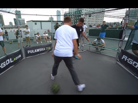 Kamyk w piłkarskiej klatce?! :D