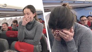 A la mujer le piden que se levante en el avión. Nunca olvidará lo que sucedió entonces