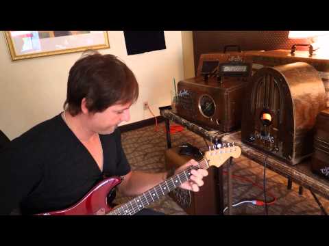 Rafael Moreira jamming on some Square Amps