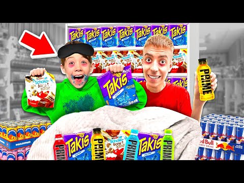 KLEINER JUNGE ÜBERNACHTET im SÜSSIGKEITEN LADEN! 😴😳