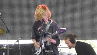 DIIV &#39;Doused&#39; Live at Coachella 2013