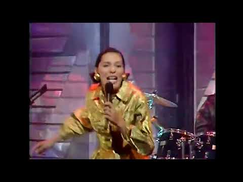 The Beatmasters featuring Betty Boo - Hey DJ/I Can't Dance To That Music You're Playing   (1989)