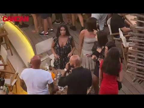 I-am filmat pe Elena ex-Mandinga și Giani Kiriță în timp ce... L-a “survolat” în club pe fotbalist.