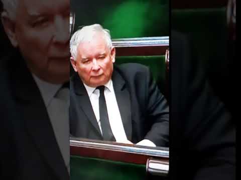 Kręci go ostro ta polityka jednak. 
