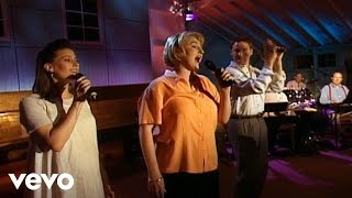 Bill &amp; Gloria Gaither - Well Water [Live] ft. The Martins