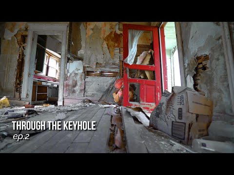 The Red Door House - Abandoned for Years and Left to the Elements