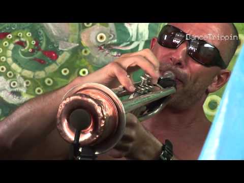 John Sa Trinxa & Trumpetman play Sing It Back by Deep88 feat The Huge