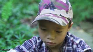 Abandoned boy - Quang -11 years old is always being watched by bad guys 