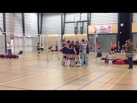 Volleybalsters Reflex naar promotieklasse