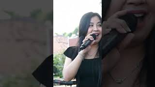 Download lagu SOMETHING IS UNCOMFORTABLE, SINGER FORCED TO CRY #shorts #singer #dangdut #nianmusicmakingurih mp3