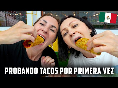 RUSSIAN MOM TRYING TACOS FOR THE FIRST TIME in MEXICO 🇲🇽