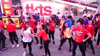 Single Rehne De | Simran | Kangana Ranaut | Times Square | Flash Mob