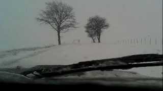 preview picture of video 'Nissan Patrol Y61 zima - gdzie jest droga ? Winter - where is the road ? 01.04.2013'