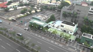 preview picture of video 'Tai泰 鳳山郵局8樓頂往西拍高雄市。2011-10-13'