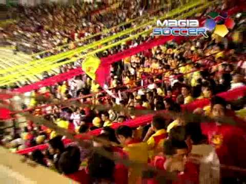 "LOCURA 81 Enloqueciendo la tribuna" Barra: Locura 81 &bull; Club: Monarcas Morelia