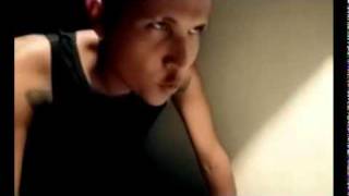 C KAN   --- SI ANDA DE BOCON  , Y , YO ME ENRREDE EN LA CALLE