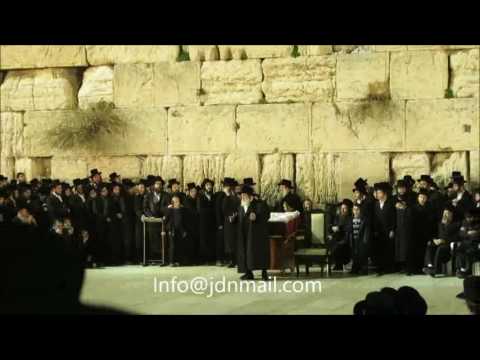 Viznitz Rebbe At The Kosel - Shevat 5777