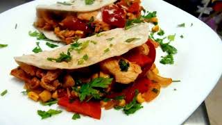 בקלי קלות-הכנת טורטיות טאקו מוקפץ (ליהי קרויץ - מטבח בקלי קלות) - התמונה מוצגת ישירות מתוך אתר האינטרנט יוטיוב. זכויות היוצרים בתמונה שייכות ליוצרה. קישור קרדיט למקור התוכן נמצא בתוך דף הסרטון