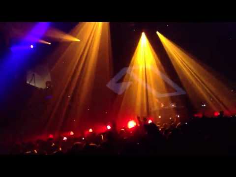 Live: Andrew Bayer - Keep Your Secrets feat. Molly Bancroft