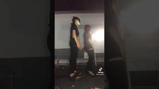 TikTok 腰振り　右はw