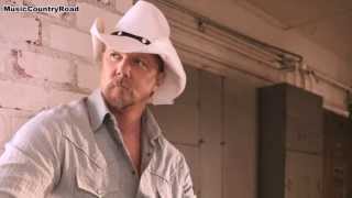 Hold My Beer - Trace Adkins (Audio editado) (Subtitulada al Español)