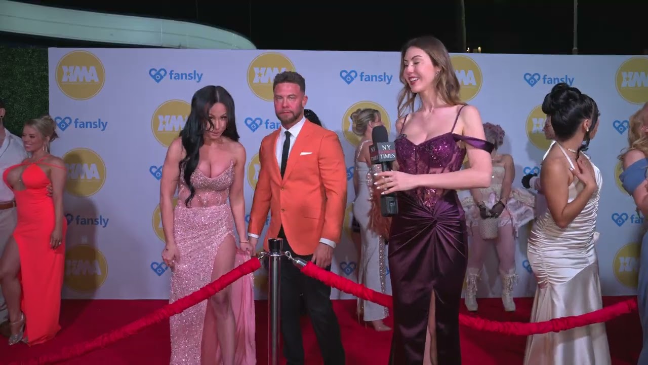 Ellie James interviews Seth and Jennifer at XMAAwardsLA on the red carpet