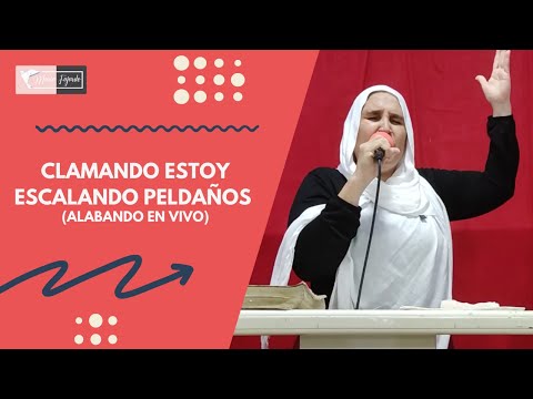 Clamando Estoy - Escalando Peldaños | María Fajardo | Alabanzas en Vivo