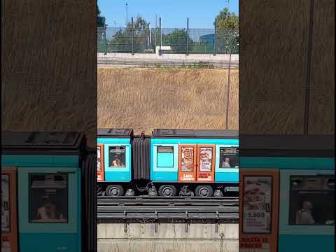 Metro de Santiago Línea 1 (NS93) "Little Caesars" en dirección a Estación Las Rejas