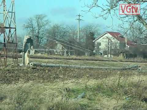 A cazut un stalp peste linia ferată la Grădinile, Olt