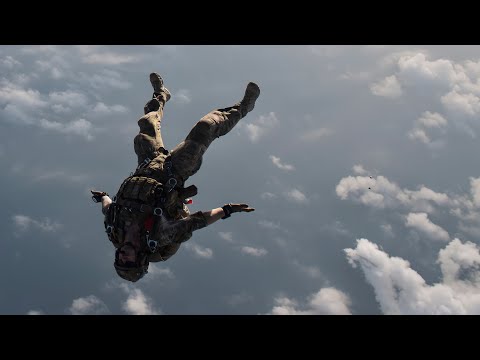 Pararescuemen (PJ) HALO Jumping