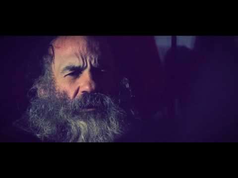 Caniche Macho - Árboles y ruinas (videoclip)