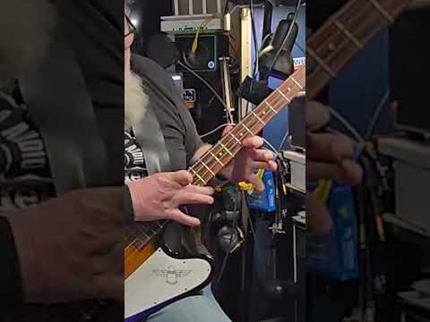 Wackyness! #guitar #realbass  #bass #bassmodulators