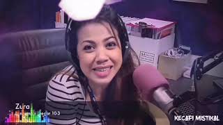 Download lagu Juruhebah Pujaan - Noraliza Yusoff mp3