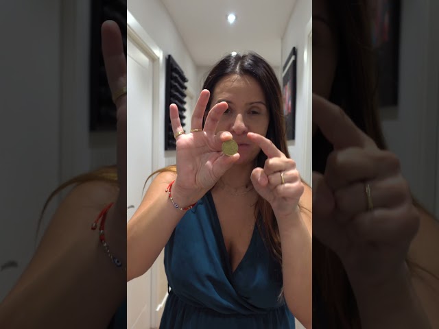 Vídeo relacionado con Visión Monedero Trucos de Magia Moneda Magia Rutina Ilusiones Mago Billetera Primer Plano Magia Trucos Accesorios Divertida Moneda Parece Desaparecer