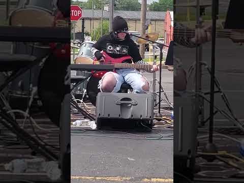 Girl bassist plays green day