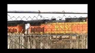 preview picture of video 'BNSF 4600 mixed intermodal east [XQ]'