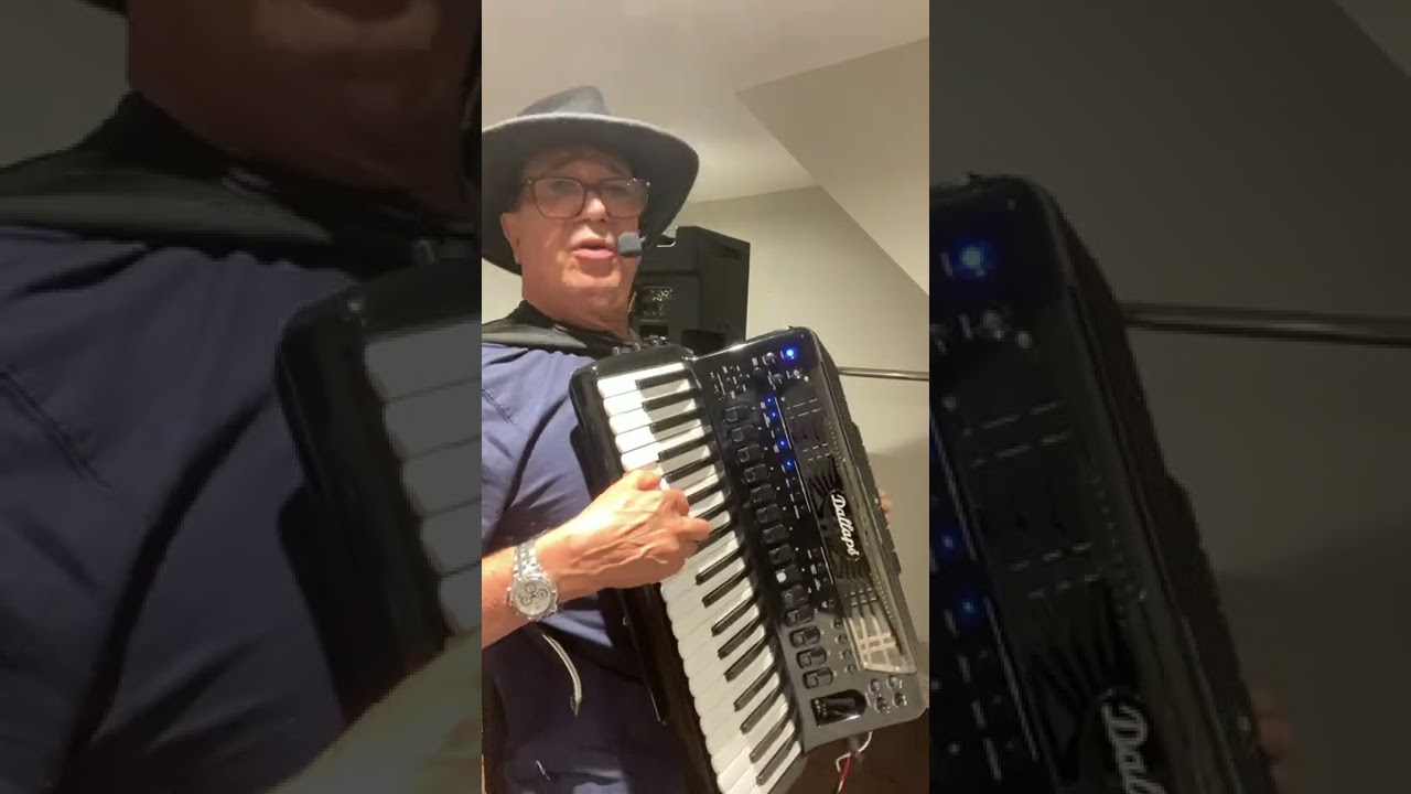 Promotional video thumbnail 5 for Emilio Leone - Strolling Accordionist