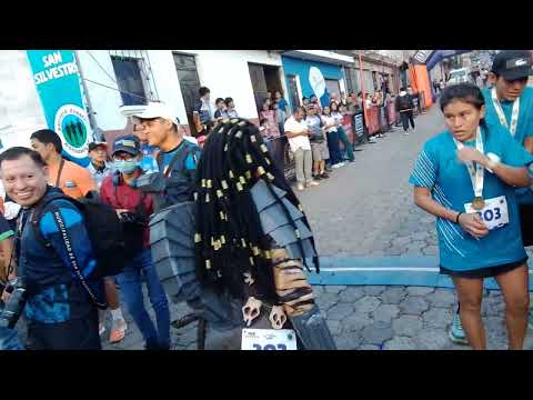 guatemala carrera de san silvestre 2025 alotenango sacatepéquez- ultimo corredor -depredador