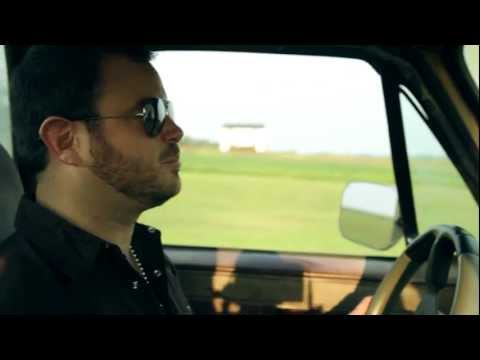 Thumbnail for Wade Bowen - Behind The Scenes on Photoshoot by Wade Bowen