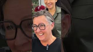 Super elegant der Schnitt und jetzt die edele Haarfarbe dazu oder?!Grau ist so fantastisch !❤️