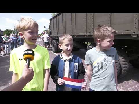 Militaire kolonne door Stompwijk, Voorburg en Leidschendam