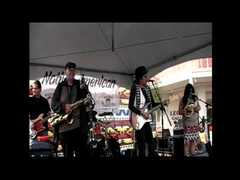 Tyrone & The Ledge -Pretty Little Angel- Live at Scottsdale Parade Feb. 2017