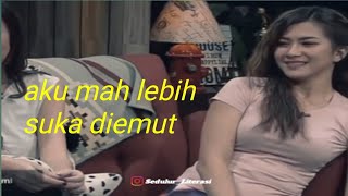 Download lagu Story wa terbaru • lebih suka diemut atau dijilat | cewek cantik sange | story wa viral 2020 mp3