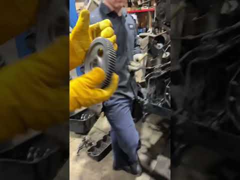 Installing Camshaft Gear on Cummins ISB 5.9L #mechanic #truck #tools #shop #job #installation