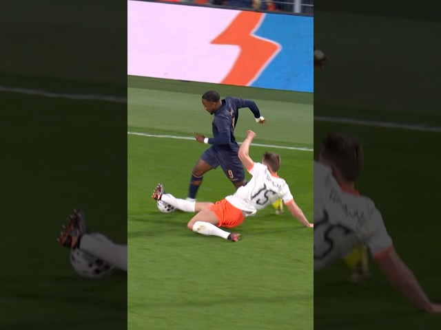 All-in from Micky van de Ven. 😤#NothingLikeOranje #FIFAWorldCup