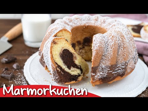 Saftig mit perfektem Muster - das klassische Marmorkuchen Rezept!